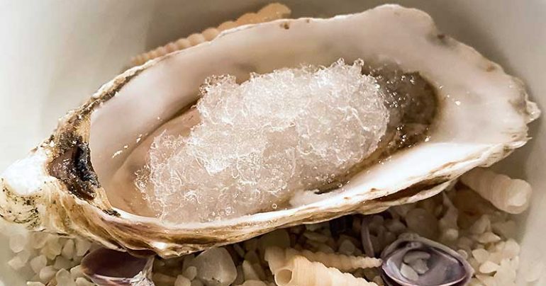 savelberg-top25restaurants-bangkok-oyster-gin-tonic-new-menu-june-2020
